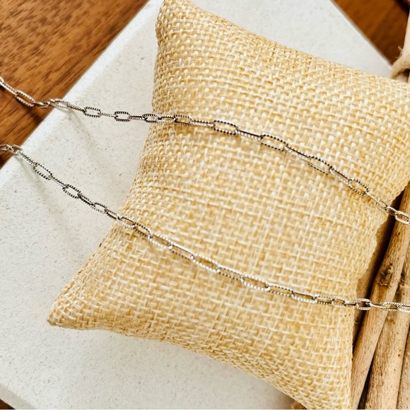 18-Inch Sterling Silver Textured Paperclip Chain with stamped springing clasp. - Picture 6 of 8